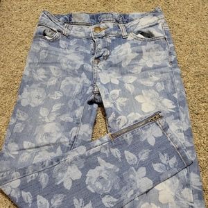 🎉5 for $5 sale!🎉Girls patterned jeans